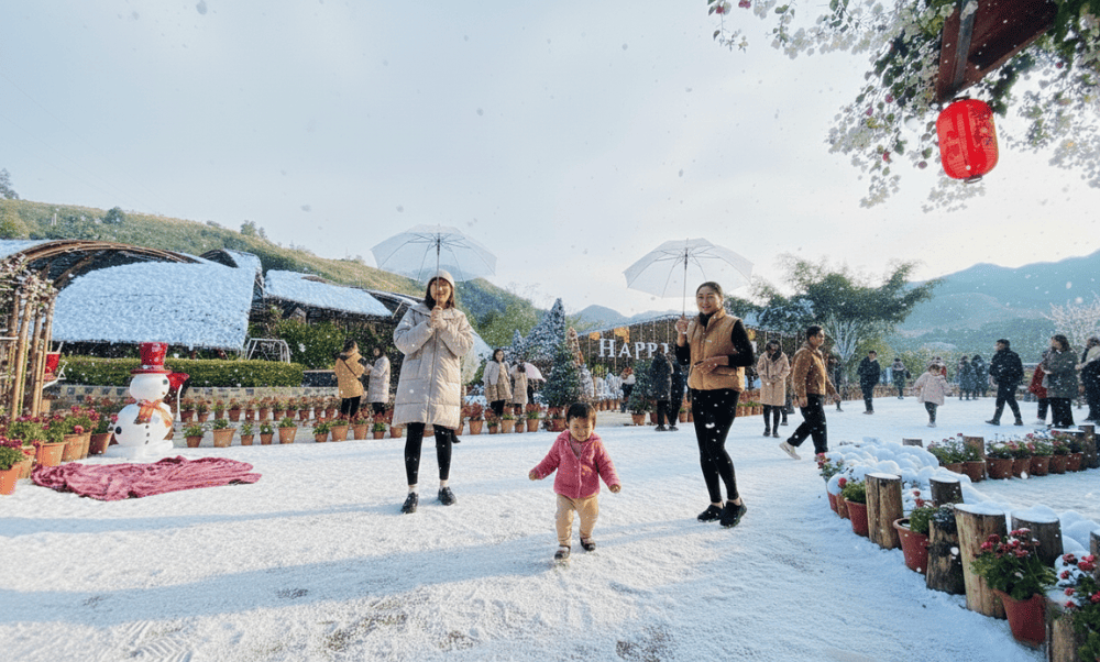Snow town at Happy Land, Moc Chau.
